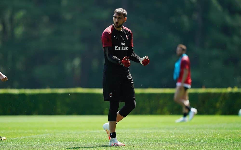 ジャンルイジ・ドンナルンマのインスタグラム：「Ci siamo quasi ⚽️ si ricomincia 💪🏼」