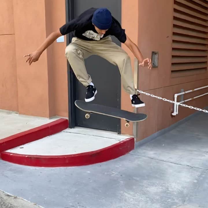 ルーイ・ロペスのインスタグラム：「💌 @converse_cons 💌 | 📹: @ryanree」