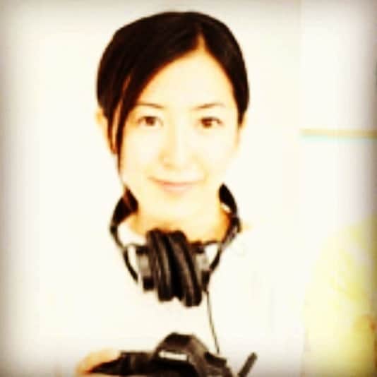 前田真里さんのインスタグラム写真 - (前田真里Instagram)「今日は、#写真の日 でした。  カメラを手にすると 不思議と笑顔になる😊 ・ ・ ・  今月号で 「アサヒカメラ」📖休刊は 残念... です。  落ちついたら ぼちぼち 撮りはじめようかな。  #photo #写真　 #tokyocameraclub」6月2日 0時39分 - maedamari