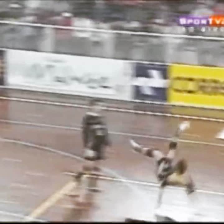 のインスタグラム：「VIDEO- Qual gol de bicicleta 🚲 que você mais gosta? E porque? -  1º @jaraguafutsal x Petrópolis RJ Classificatória 2009 -  2º @jaraguafutsal x Ulbra Suzano - Final Liga Futsal 2008 - Edição @adonias」
