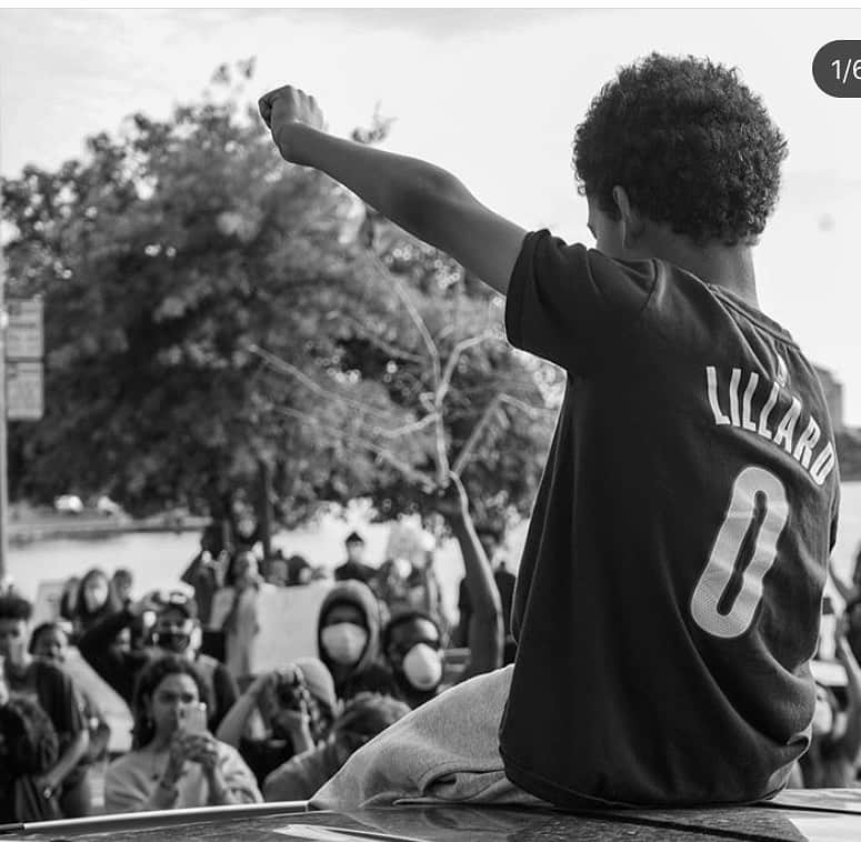 デイミアン・リラードのインスタグラム：「Live from Oakland,Ca ✊🏽✊🏽✊🏽✊🏽」