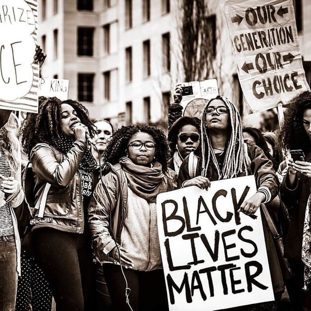 ジェイミー・アンダーソンさんのインスタグラム写真 - (ジェイミー・アンダーソンInstagram)「Enough is enough... Please Stand up for what’s right! Black lives matter! Peace in our world matters! Respect and being treated equally matters! The history of abuse and racism in America is sickening, it’s time for change! Please share on your platforms! 🙏🏿🙏🏾🙏 #blacklivesmatter #justiceforgeorgefloyd」6月2日 1時35分 - jamieanderson