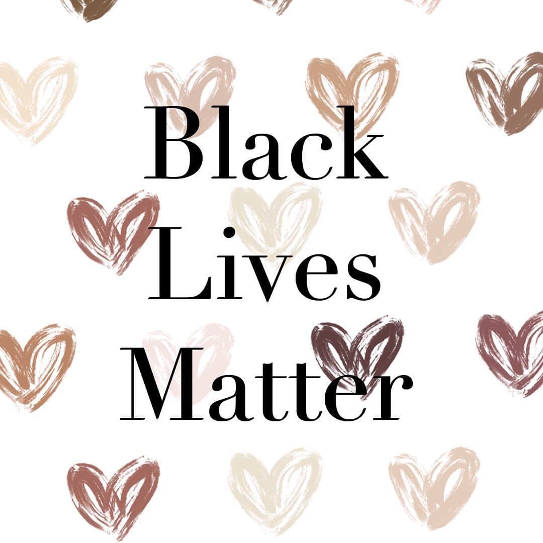 Olivia Burtonさんのインスタグラム写真 - (Olivia BurtonInstagram)「BLACK LIVES MATTER.  Together we stand against racism, injustice and inequality. We must educate ourselves, stand together, spread the word and do better to create the change we want to see 💗」6月2日 1時32分 - oliviaburtonlondon
