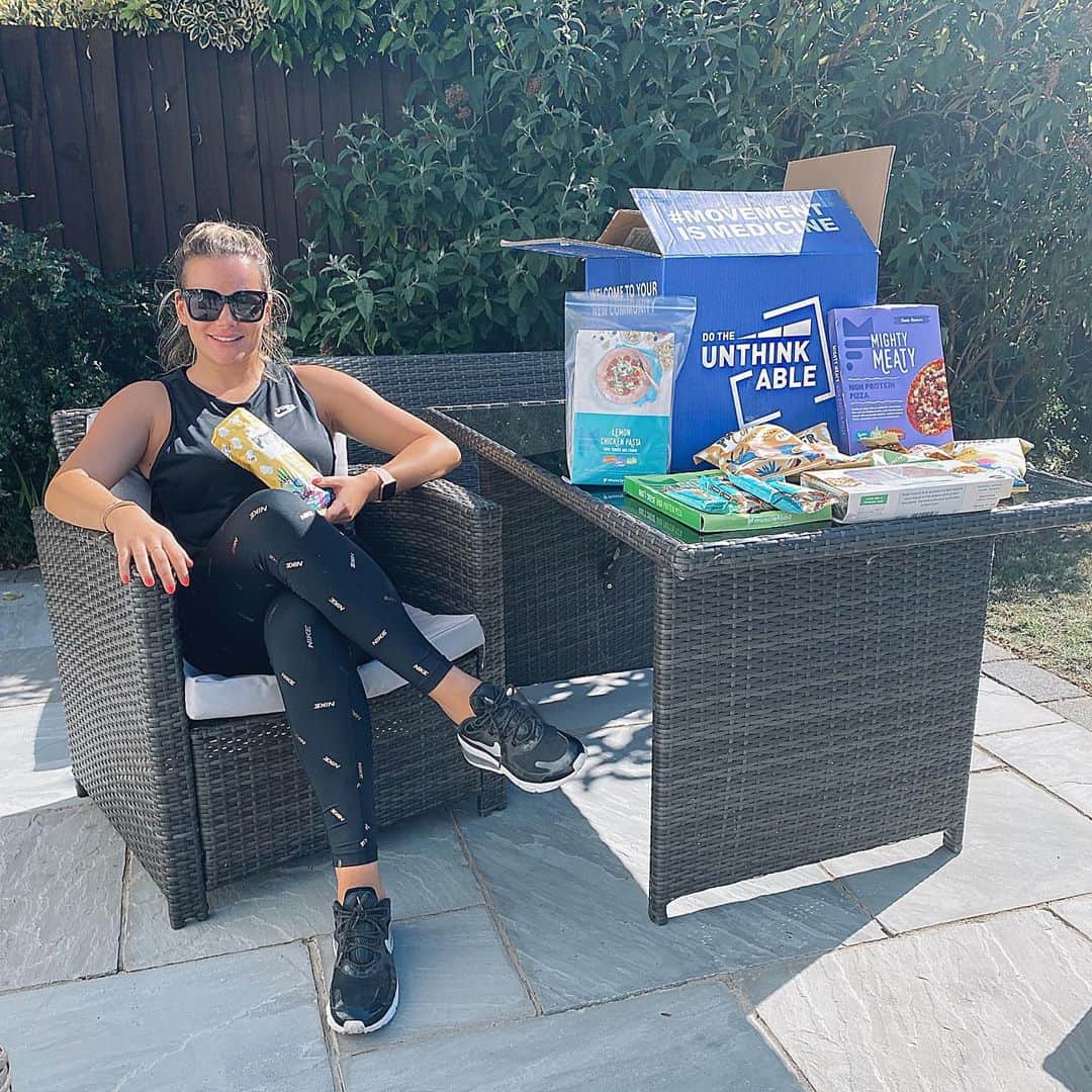 ジョージア・コウソウロウのインスタグラム：「SUMMER IS HERE we might be in lockdown but that doesn’t mean we can’t feel good and confident in the sunshine!  I’ve been following the incredible @dotheunthinkableuk meal prep plan over the past few weeks and their plans have really helped me keep in control of my diet and stopped me eating everything in sight & I feel so good 🙏  @dotheunthinkableuk are great as they offer plans that aren’t just super convenient but they’re also tailored to your goal. You get sent all sorts of high protein meals (pizza, curry, pasta) as well as tasty snacks and other goodies all packed full of protein and ready in minutes! It’s honestly so so good & you don’t need to go food shopping 🤣  Honestly guys if you’re wanting to feel good for the summer now is the time to start and these guys can help you get there! Let’s all stay healthy guys and if you want to give their meal prep and plans a try then check the link in today’s story or drop them a follow on @dotheunthinkableuk and you can use my code GEORGIA10 for £10 off your first order!❤️」