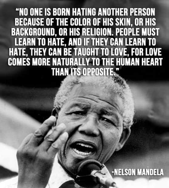 マリオ・テスティーノのインスタグラム：「⁣⁣ ⁣⁣⁣#BlackLivesMatter.⁣⁣ -⁣⁣⁣⁣ "Nadie nace odiando a otra persona por el color de su piel, por su origen o su religión. La gente aprende a odiar, y si puede aprender a odiar, se le puede enseñar a amar, porque el amor se encuentra más de forma natural en el corazón del hombre que lo contrario". - Nelson Mandela ⁣⁣ ⁣⁣ #LasVidasNegrasImportan. ⁣ -⁣ Photographer: Don McPhee」