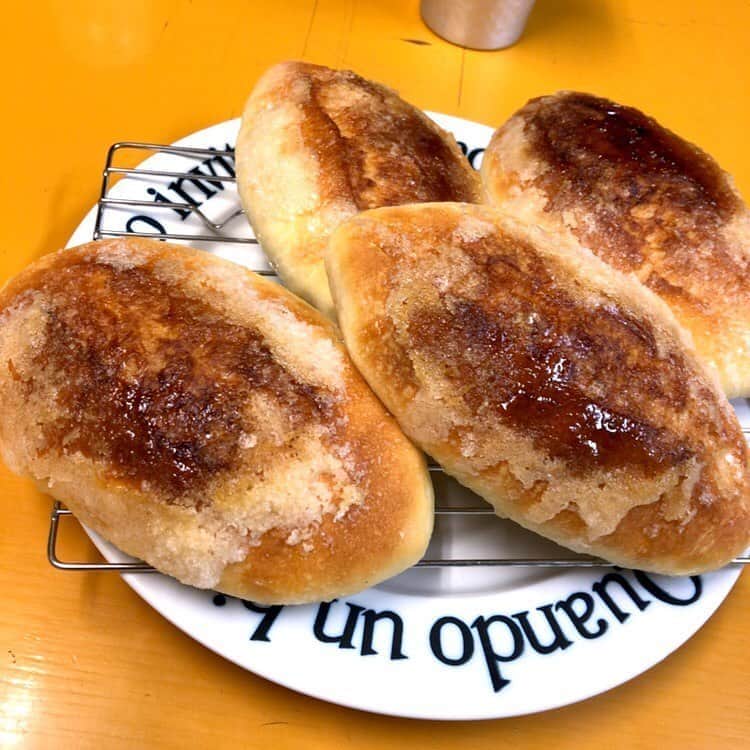 兵頭彰のインスタグラム：「本日はバターでシュガーなパンをこしらえました🥖 パン作りは奥が深くて難しい… #bjw  #大日道場飯 #大日本プロレス」