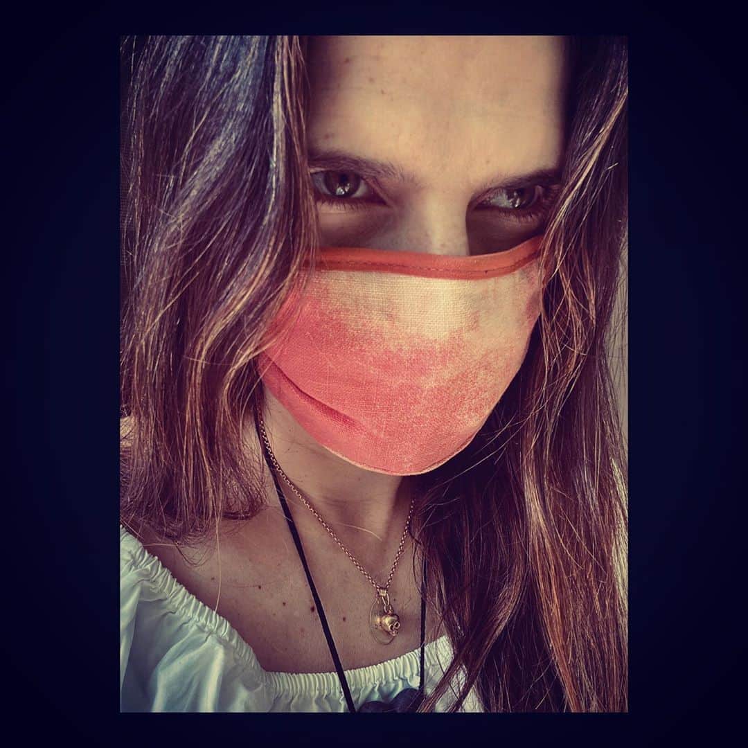 レイク・ベルのインスタグラム：「As we activate, advocate & fight, I do so with the loving hands of @suaysewshop who is responsibly making fully sustainable masks. Locally they are supporting the community that feeds them, by literally feeding their families. Buy a CSA farm box for your family, and feed another. #fighthatewithlove」