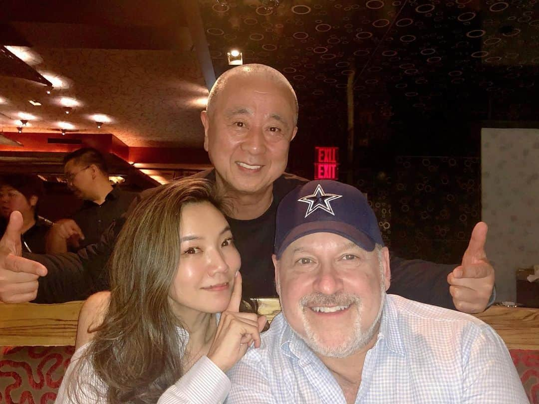 和央ようかさんのインスタグラム写真 - (和央ようかInstagram)「Yey 😘Nobu night at home 😍( second picture .. 1 year ago hanging at #nobu57 with Nobu  san😍@therealnobu❤️ I hope we can be back again  soon😘 We miss u Nobu san💕  イェイ😘お家にNOBU がやってきた😘2枚目の写真は約一年前の今頃ノブさんとNYのnobu57にて😍早くまたレストランに行ける日々がきますように🙏お家ではお料理の美味しさ活かせるよう盛り付け楽しむのは大好き❤  #takakonystylin🍎 #nylife #lifestyle #nyc🍎#i❤️ny #nytough #stayhome #nobu #delivery #nobuathone #大切な写真 #盛り付け好き#frankmullerfutureform 😊 @noburestaurants.us @franckmullerfutureform」6月2日 2時52分 - yokawao0215