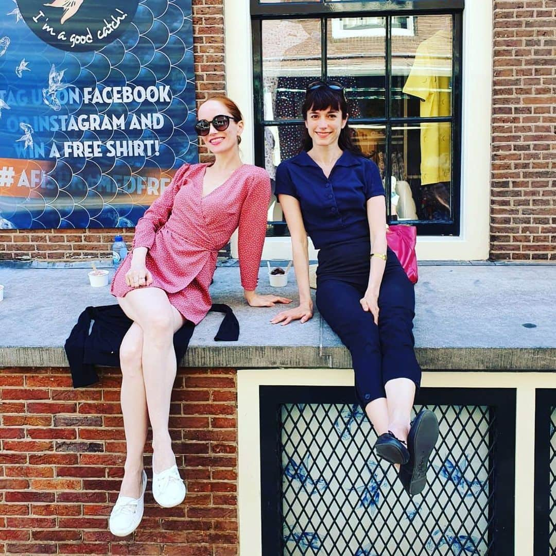 ロッテ・ヴァービークさんのインスタグラム写真 - (ロッテ・ヴァービークInstagram)「Thoroughly enjoyed the playground that is Amsterdam this weekend ☀️ life is outside and every brick of this city turns into a bench to chill on and enjoy your ice cream 🍦 #mokum #weekendfun #springtime🌸」6月2日 3時22分 - lotteverbeek