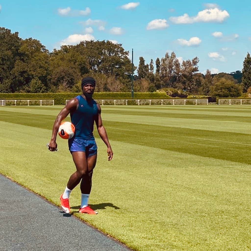 セルジュ・オーリエさんのインスタグラム写真 - (セルジュ・オーリエInstagram)「🦍⚽️ 🚧」6月2日 3時33分 - sergeaurier