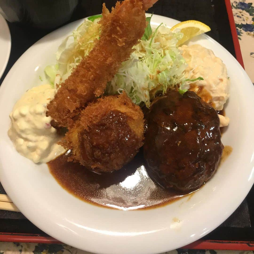 HALFBYのインスタグラム：「外食」