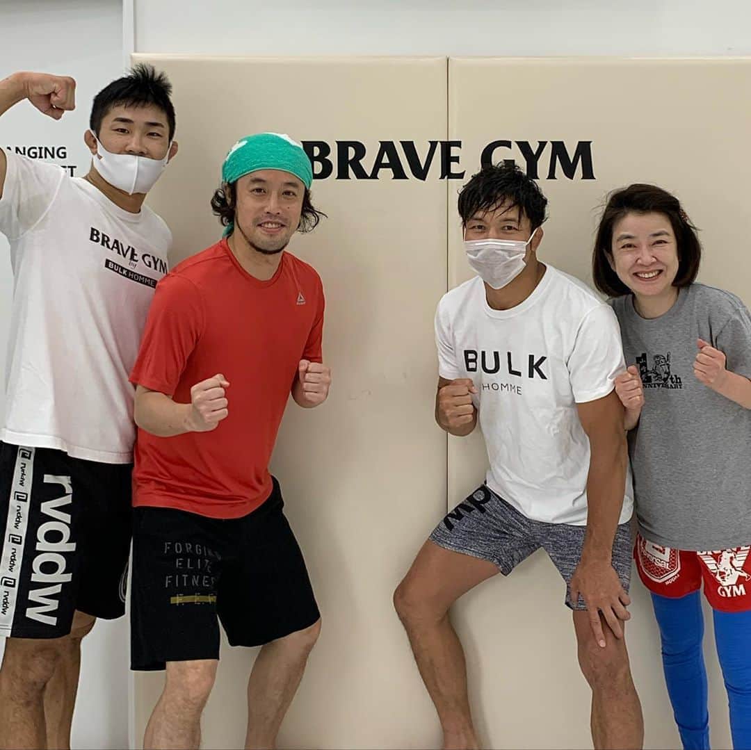 岸本加世子のインスタグラム：「晴れてbrave gym 再開。嬉しいです。#brave gym#宮田和幸#芦田崇宏#やついいちろう」