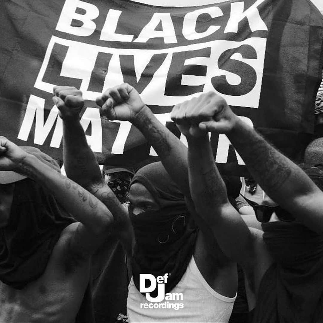 ファボラスのインスタグラム：「Thank You @defjam for standing with THE PEOPLE against police brutality & systematic racism. 💯 • BTW make sure your eyes are wide open to see the brands, companies, & organizations that remain silent or don’t support the FIGHT FOR JUSTICE & for THE PEOPLE in these times. They are showing you their true colors!! ✊🏾 #BlackLivesMatter」