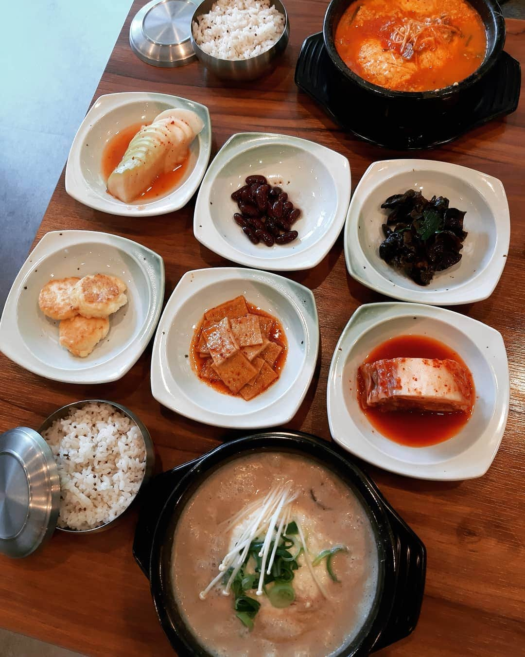 阿部美穂子さんのインスタグラム写真 - (阿部美穂子Instagram)「순두부찌개로 건강한 식사시간~🥘 좋은하루되세요🍀 純豆腐チゲで 健康ごはんタイムー🥘 幸せな一日をお過ごしください🍀 #순두부#해물순두부#버섯들깨순두부 #オーバーオール#韓国#純豆腐#チゲ #haveaniceday」6月2日 14時00分 - miiko904