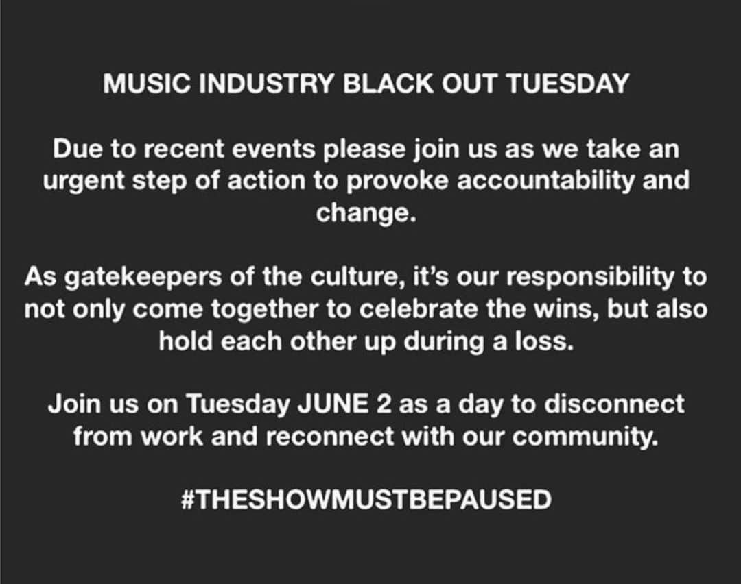 シェパードのインスタグラム：「Taking a pause today. #blackouttuesday #theshowmustbepaused 🖤」
