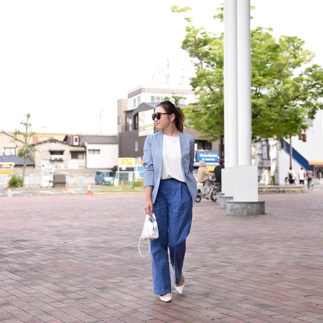 Keikooooooのインスタグラム：「自粛中にネットを見ては、早く外出してオシャレを楽しみたいなぁと待ち焦がれてた時見つけた  @icb_jp のジャケット💙 ICB STYLE WEBの @kumi511976 さんの 「大人スタイルの作り方」を読んで、 これ欲しい！とGETしました♡ とっても素敵なセットアップの着こなしが流石で、 色物なのに、ブルーだから、意外と合わせやすそう！と。まずは、一枚あると便利なジャケットをGETしたけど、パンツやスカートもセットアップでGETしたいな🤤💗 ・ #自宅でオシャレを楽しんでいる人 #STAYSTYLISH#STAYSTYLISH_ICB#ICBJP #ootd #ママコーデ #お仕事コーデ」