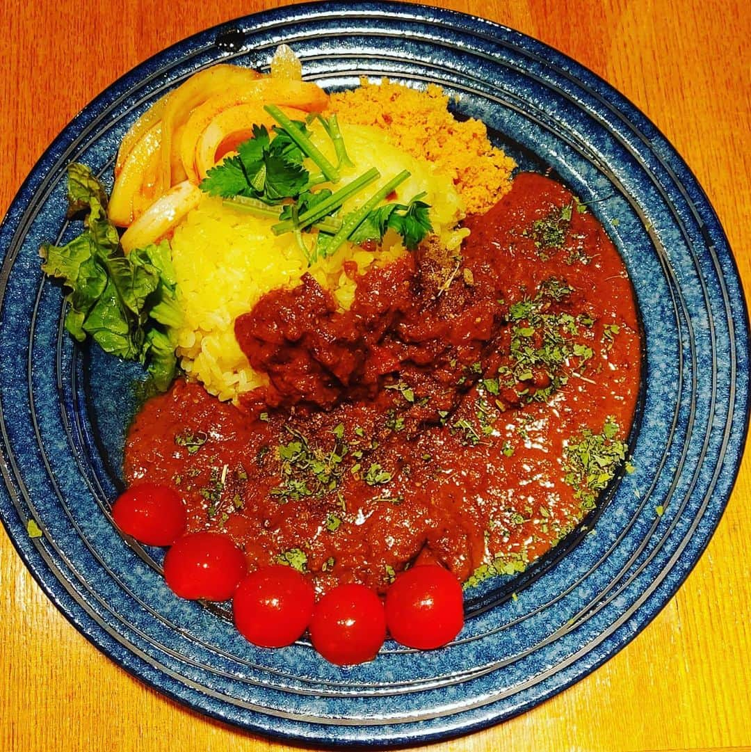 山本しろうさんのインスタグラム写真 - (山本しろうInstagram)「トマトはやっぱりマキオカリガリカレーの超スパイスカレーDXトマトトッピングにかぎる #二日で一トマト  #三軒茶屋 #マキオカリガリカレー #カレー #トマト #トマト！！」6月2日 14時36分 - yamamotoshiroto