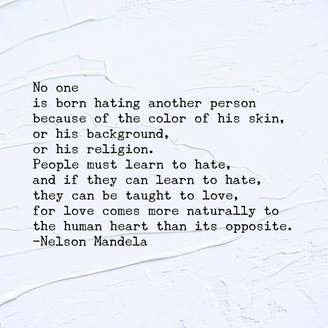 ゴールディ・ホーンさんのインスタグラム写真 - (ゴールディ・ホーンInstagram)「Love is powerful ❤️⁣ “No one is born hating another person because of the color of his skin, or his background, or his religion. People must learn to hate, and if they can learn to hate, they can be taught to love, for love comes more naturally to the human heart than its opposite” ⁣ - Nelson Mandela⁣」6月2日 6時06分 - goldiehawn