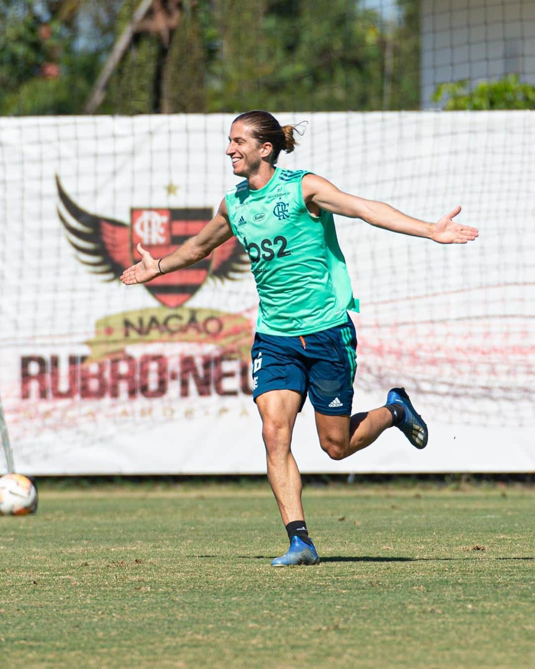 フィリペ・ルイスさんのインスタグラム写真 - (フィリペ・ルイスInstagram)「A alegria de quem veste o manto do @flamengo. ❤️🖤 #pareceumsonho」6月2日 6時07分 - filipeluis