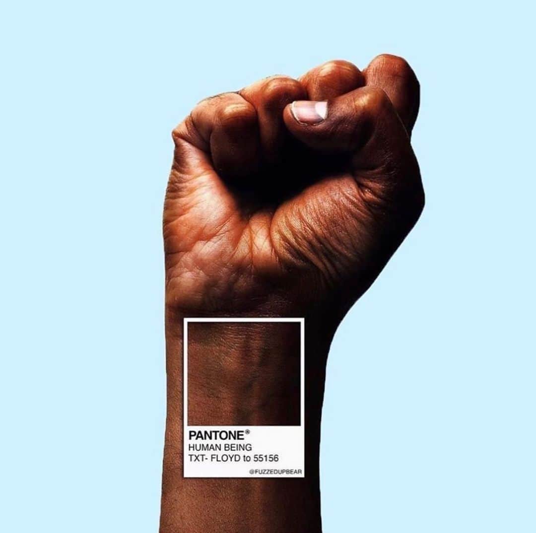 Lauren Riihimakiさんのインスタグラム写真 - (Lauren RiihimakiInstagram)「Black Lives Matter. I am with you, and will continue to be an ally in every possible approach that my platform allows me to be. Now is the time to put your “instagram aesthetic” and selfies to the side and use your voice. We’re living through a revolution and each and every human has the opportunity to make a moral choice that will impact the Black Lives of today, tomorrow and the future. _ The world is hurting, as blatant racism continues to plague the systems that are supposed to be in place to protect us. I cannot speak to the pain and suffering that Black Lives have endured, or the unjust police brutality that the innocent people have faced… but I support you - I will kneel with you, stand with you and fight for you. Say their names and stand up for what is right. George Floyd. Michael Brown. Breonna Taylor. Tamir Rice. + so many more. _ Racism is TAUGHT and it is our generation’s responsibility to have meaningful dialogue to protect and rebuild for Black Lives and help others unlearn this bias based on prejudice and pure hatred. NOW is the time to speak up. Saying nothing says something. There is so much that can be done, and in numbers there is power. Learn the history, listen to their stories, share the police brutality, demand accountability, VOTE for a candidate who SUPPORTS ending police brutality instead of authorizing it, donate, sign petitions. You have more influence than you think and these conversations can be hard, but it’ll never touch the surface of how difficult it is for the victims of racism. _ I’ve donated $500 directly to the Black Lives Matter Movement (http://blacklivesmatter.com). Link in bio to learn more on how you can do your part.」6月2日 6時54分 - laurdiy