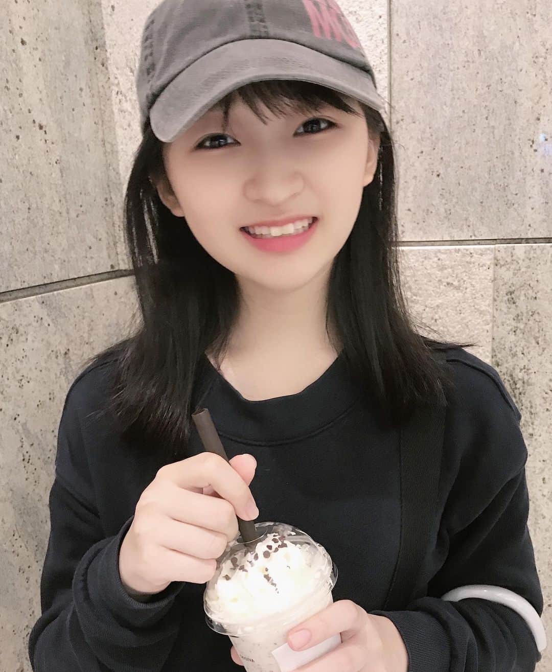 前野えまさんのインスタグラム写真 - (前野えまInstagram)「久々に飲めた！！ 大好きなGODIVAのショコリキサー🍫 いつも選ぶのはホワイトチョコレート味😋 ・ ・ #ゴディバ #ゴディバショコリキサー #ホワイトチョコ #フローズン #ドリンク #バニラ #風味 #チョコチップ #美味しい #😋 #🍫 #前野えま  #godiva #godivachocolatier #whitechocolate #drink #froozenfood #yammy  #follow #followme #instafollow #tagsforlikes #tflers #tagsforlikesapp #actor #actress #girl #photography #portrait #portraitphotography」6月2日 7時17分 - maeno_ema