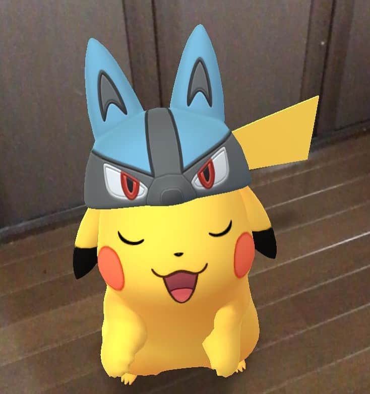 睦のインスタグラム：「あ、目。 つぶっちゃってたね😅  タイミング悪くて、 すまぬ。  #ポケモン  #実写版  #ポケモンゴー  #ポケモンgo  #pokemon  #pokemongo  #ポケモンゴー散歩　 #ポケモンgo散歩　 #lucario  #pikachu  #ピカチュー  #相棒  #パートナー　 #partner  #walk  #ルカリオ　 #期間限定　 #帽子　 #hat  #名探偵ピカチュウ  #PokémonDetectivePikachu  #ピカチュウ  #nintendo  #ssw  #singersongwriter  #artist  #lyricist  #singer  #井上睦都実 #睦」