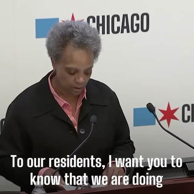 テイラー・キニーのインスタグラム：「I stand beside @chicagosmayor and her message. To those in Chicago, in major cities and everywhere across the Country. Take time to take stock and do the right thing. A little empathy can go a long way. God bless.」