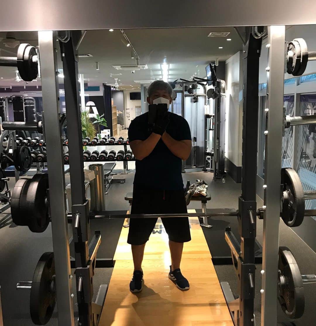 石川修司のインスタグラム：「ジムに銭湯と私の日常が帰ってきました。みんなで気をつけながら前進していきましょう！ #ajpw #LIMITEST #workout  #anytimefitness」