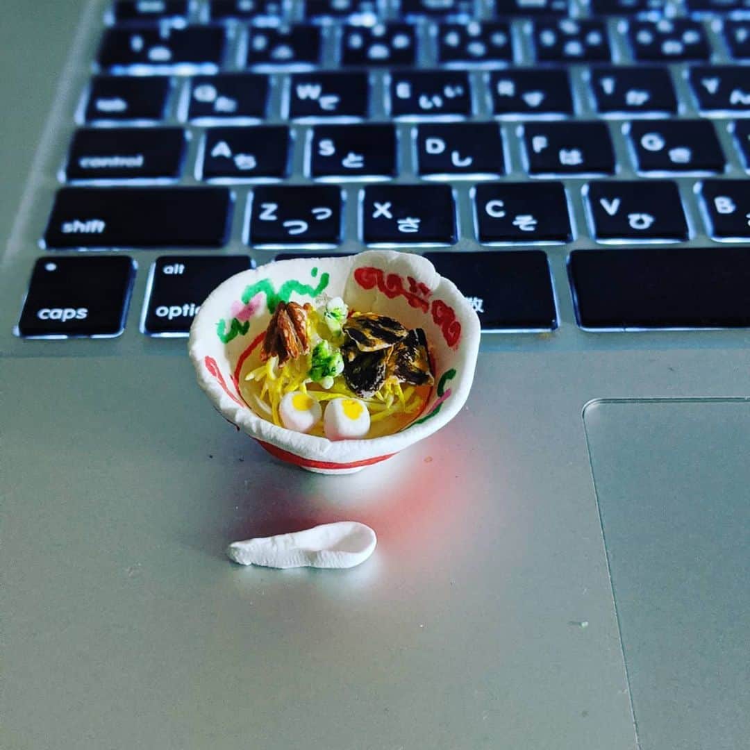 磯部正文のインスタグラム：「娘っこの図工の宿題 紙粘土で色々と作っていたので 手伝う次いでにわしも1つ」