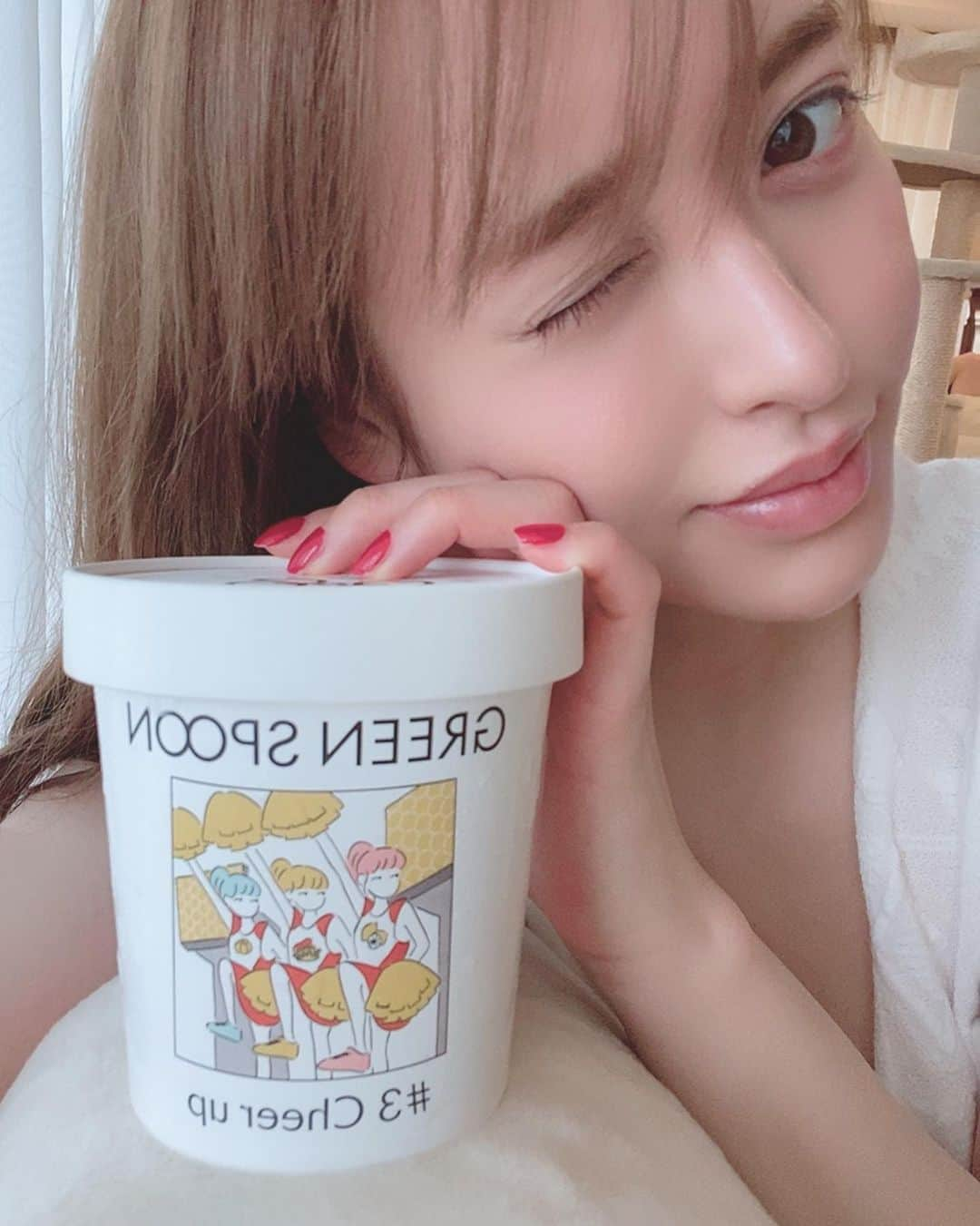 野崎萌香さんのインスタグラム写真 - (野崎萌香Instagram)「おはよう☀️ . . .  自分流レシピで野菜スムージーを 作っていたけれど 最近はGREEN SPOONを 利用しています🥄🥦💕✨ . . .  green spoonは 自分に合った野菜とフルーツを特定して 60種類の食材から 自分に不足している必要な食材を オリジナルレシピにしてカット野菜や フルーツを瞬間冷凍した新鮮な状態で 可愛いポットに入れて 毎月自宅に届けてくれる システムなんです😊✨ . . .  入れ物に描いてあるイラストと 一つ一つのレシピについている 名前も可愛いし なによりフレッシュで美味しいので 毎朝感動しています☺︎ みんなにもおすすめだよ😊💕 @greenspoonjp」6月2日 10時22分 - moeka_nozaki