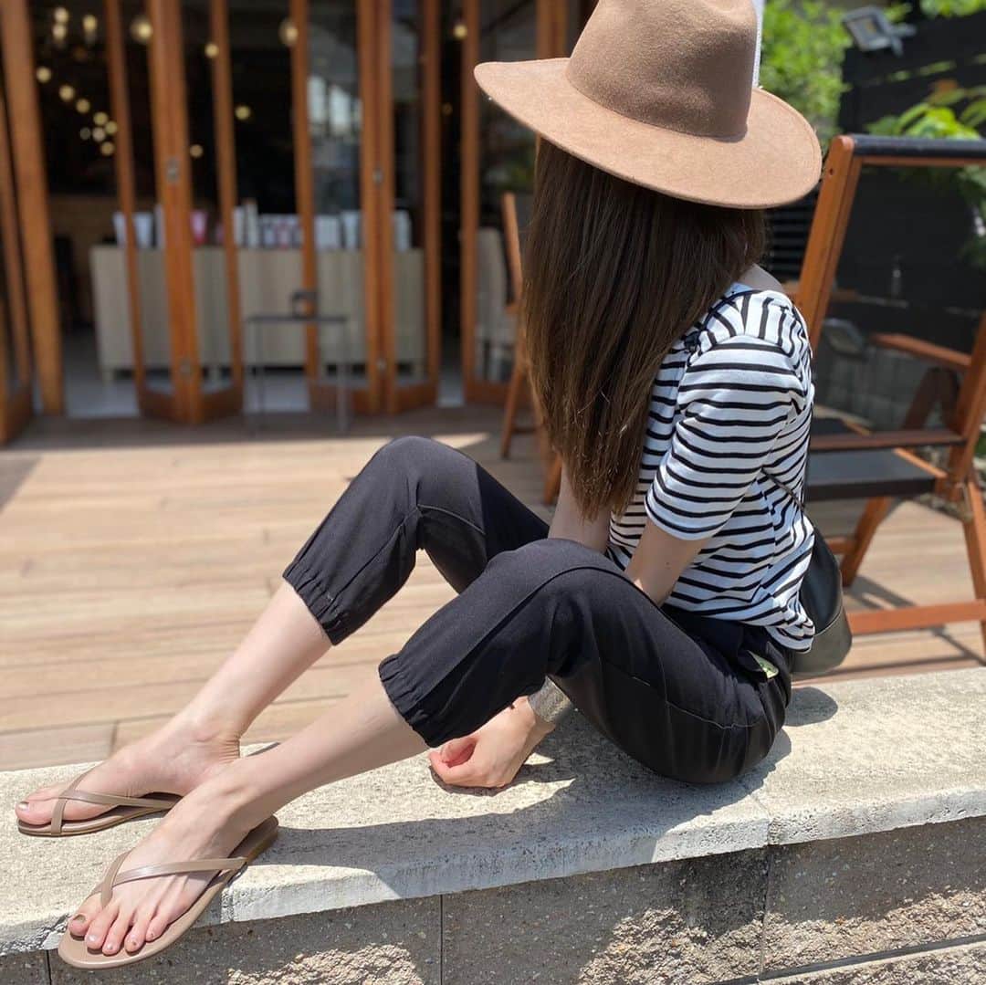 asuka0119さんのインスタグラム写真 - (asuka0119Instagram)「2020,6.2 .  @mite__official の可愛い可愛い#ボーダートップス  やっぱりバックスタイルが好き♥️ . ストーリーから飛べます✈︎ . tops #mite_official #ミテガール pants @day_and_grade #デイアンドグレイド  sandal @donobanweb #ドノバン bag @a_trend_ld .  #locari#LIN_stagrammer#kaumo_fashion#KURASHIRU#ootd_kob#ponte_fashion#4yuuu#bySlife#スナップミー#snapgram_jp#myscrapbook#beaustagrammer #プチプラ高見えコーデ#大人カジュアル#大人カジュアルコーデ #アラフォーコーデ #アラフォー  #高身長女子 #高身長 #pr」6月2日 10時55分 - asuka0119