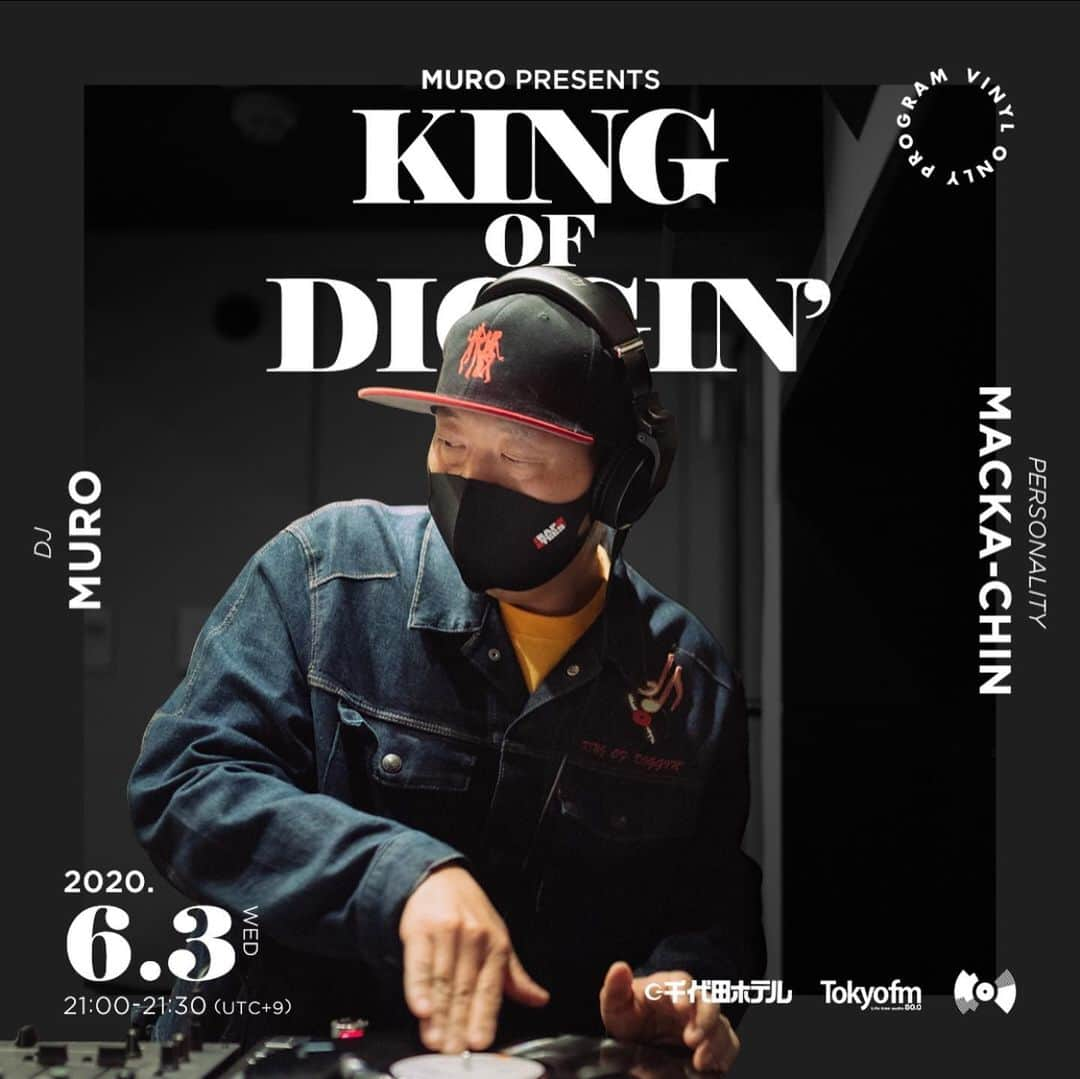 MUROさんのインスタグラム写真 - (MUROInstagram)「明日の　@tokyofm_official での @king_of_diggin は、6月3日に生誕日をお迎えになるカーティス・メイフィールドのMIXをお届け致しマス🎶⚡️📡📻 今週も水曜日の夜21時からの30分間、レコードの音でノンストップの「音の旅」に是非お付き合いください🎶 @opec_hit @junyashimizu  @kentaro4139575 @lililililililillil  @seishiromorikawa @m.o.tr  @yosuke_nakagawa_  @habari_wood  Photo: @murakenphoto  #20200603 #tfm_kod  #curtismayfield #futureshock  #千代田ホテル」6月2日 10時49分 - dj_muro