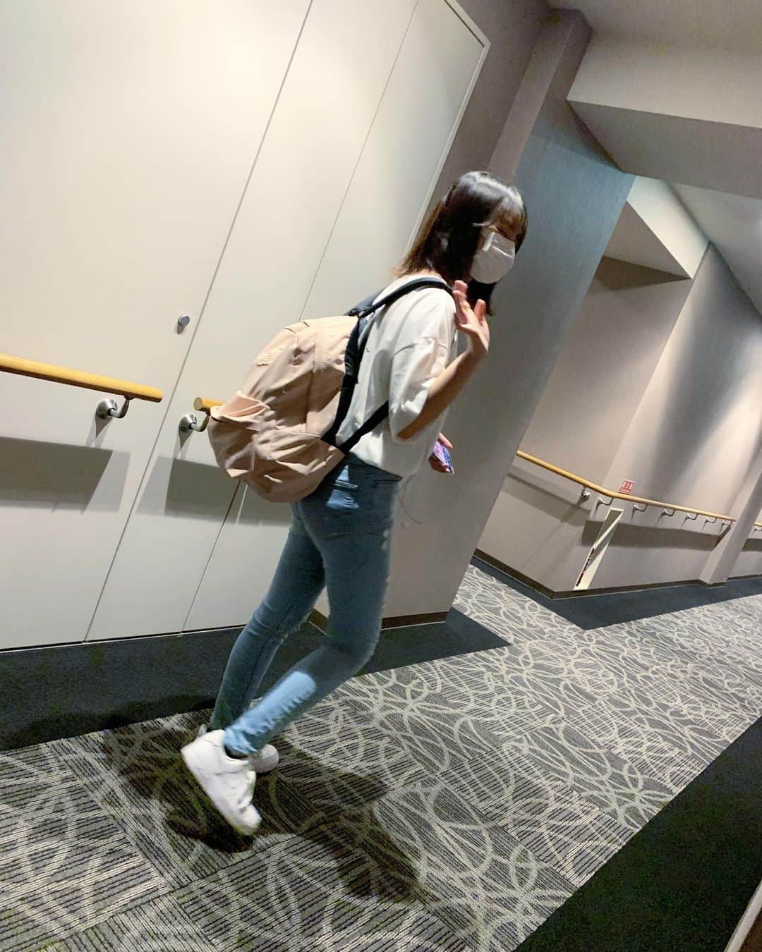 岩隈久志のインスタグラム：「長女学校再開。﻿ 目つぶった写真になってしまいました。笑﻿ 心配事は尽きませんが、手洗い消毒入念に学校楽しんでほしいです。﻿ 健康を守る為に頑張ってくれる学校の先生方にも感謝です！﻿ 僕も今日もトレーニング頑張ります👍﻿ 皆さんも安全に良い1日を。﻿ ﻿ #backtoschool」