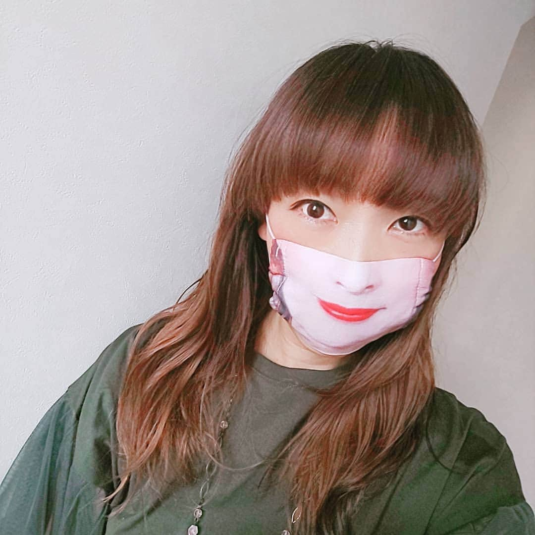 atsukoさんのインスタグラム写真 - (atsukoInstagram)「こんにちは！  マスクです😷」6月2日 11時02分 - angela_atsuko