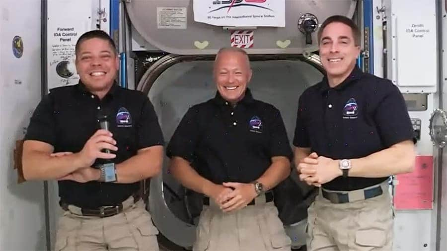 国際宇宙ステーションさんのインスタグラム写真 - (国際宇宙ステーションInstagram)「NASA astronauts and Expedition 63 crew members (from left) Bob Behnken, Doug Hurley and Chris Cassidy had a news conference with reporters back on Earth today. All three astronauts have previously flown to space twice on space shuttle missions.  #nasa #astronaut #spacex #dragon #crewdragon #International #space #station」6月2日 11時32分 - iss