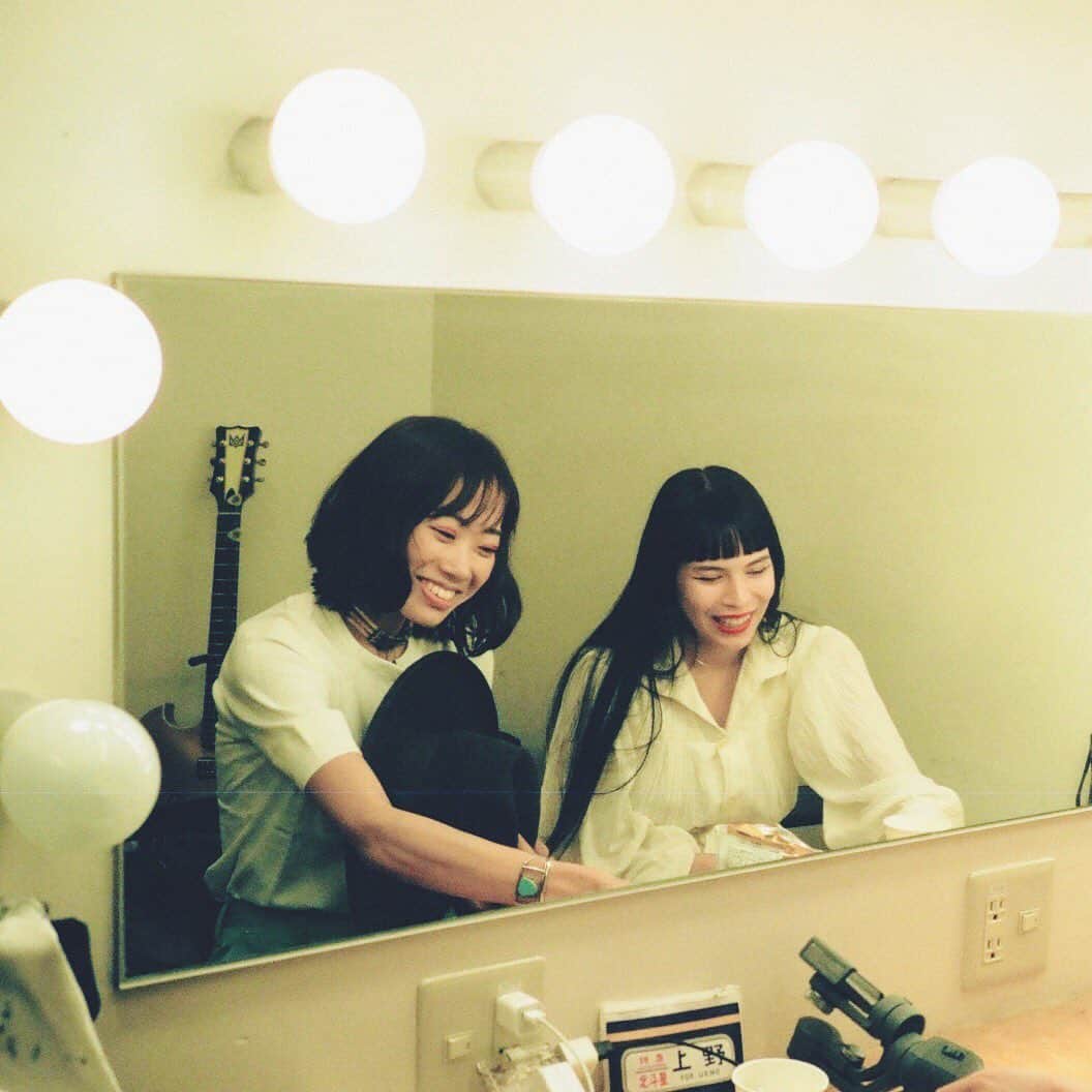 紗羅マリーさんのインスタグラム写真 - (紗羅マリーInstagram)「まだ髪が長かった 大分遠くの記憶のようで 何ヶ月しか経っていない  ラーナーシスターズ👯‍♀️ 📸 @yukiko_ono」6月2日 11時44分 - saramary12