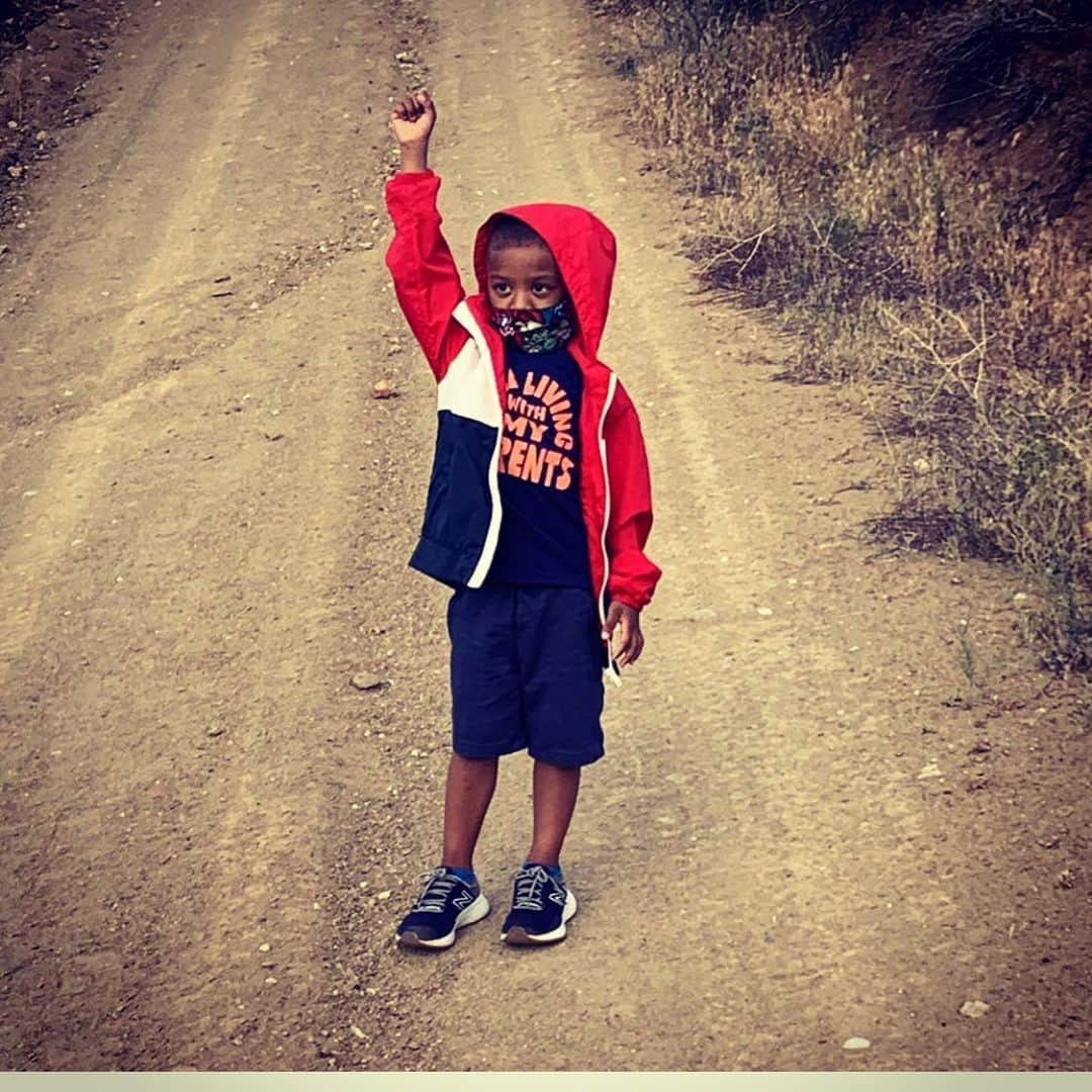 ディジョン・タルトンのインスタグラム：「👊🏽✊🏽」