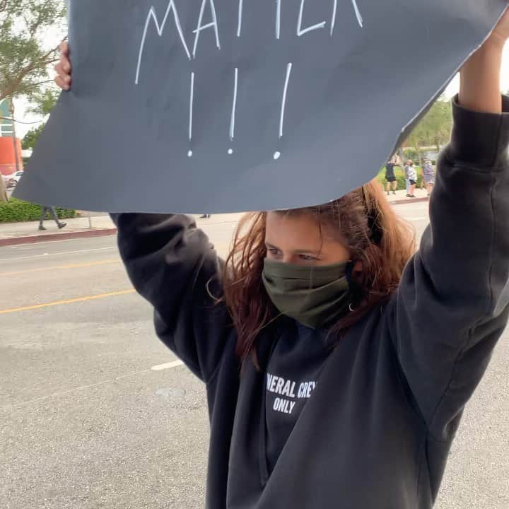 ジャッキー・リーのインスタグラム：「#blacklivesmatter✊🏽✊🏾✊🏿」