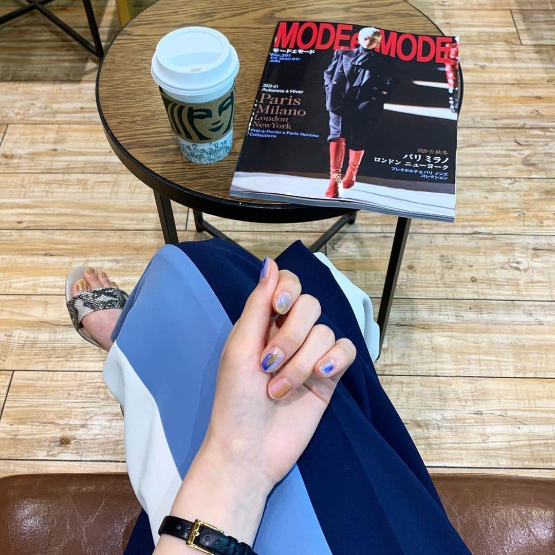 中島彩香のインスタグラム：「#selfnail 💙☺︎💛 .」