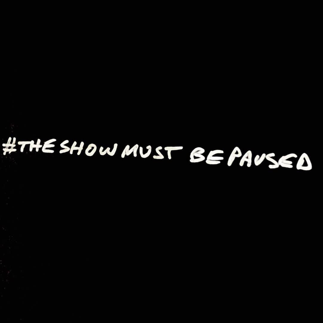 Beckのインスタグラム：「#TheShowMustBePaused so we can all take a moment to show support. Links to support and contribute what you can in bio. Or text FLOYD to 55156 to sign the Justice for George Floyd petition.」