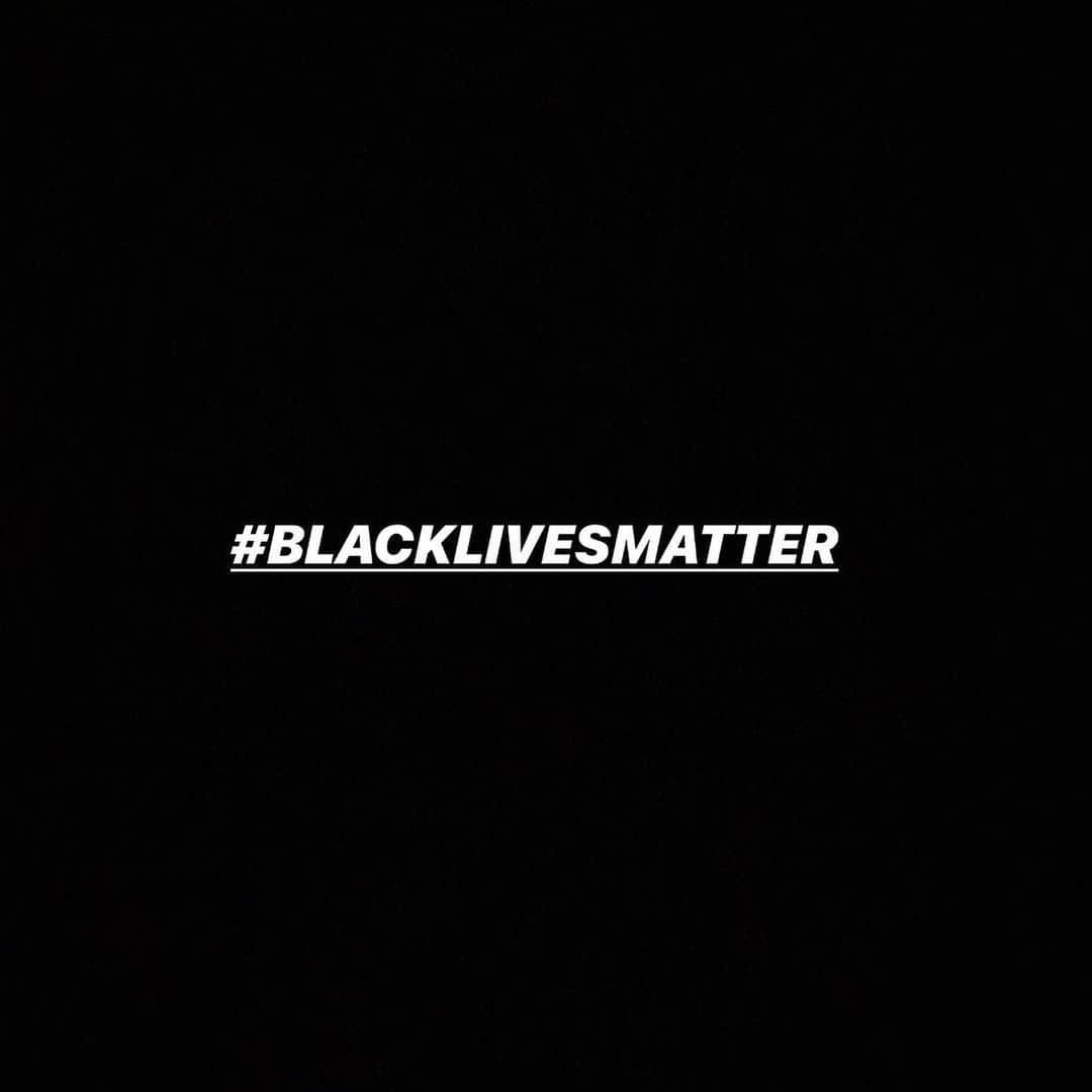 ダディー・ヤンキーさんのインスタグラム写真 - (ダディー・ヤンキーInstagram)「#theshowmustbepaused #blackouttuesday ✊🏼✊🏽✊🏾✊🏿」6月2日 12時22分 - daddyyankee