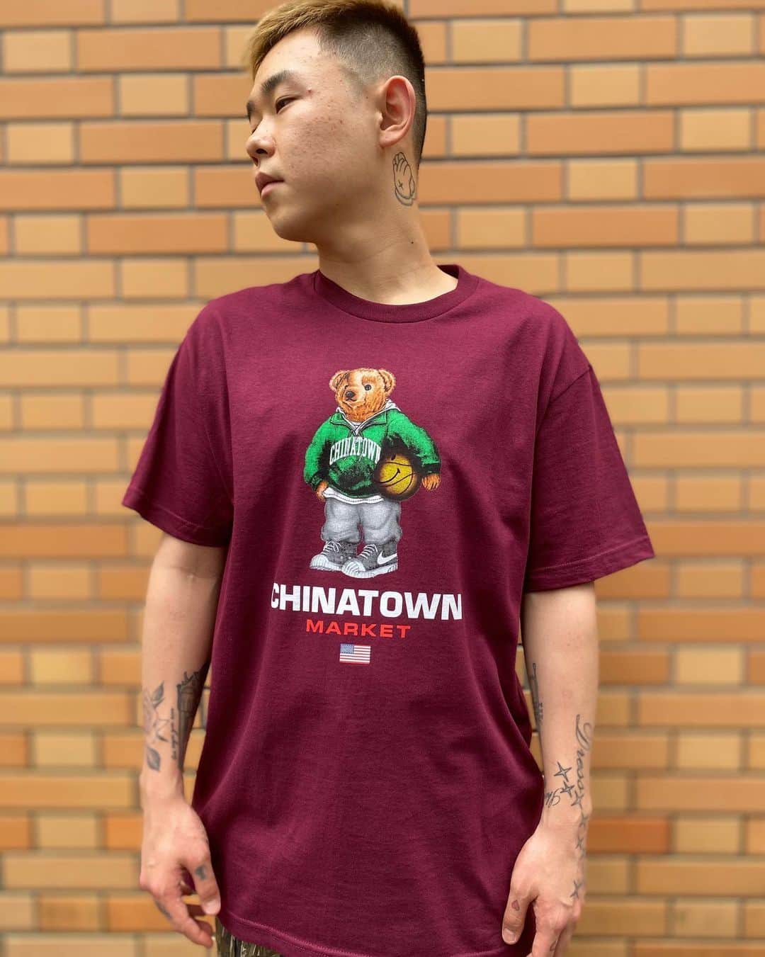 のインスタグラム：「CHINATOWN MARKETから新作Tシャツの入荷です🐻🔥 176㎝でLサイズ着用です👍 #growaround #chinatownmarket」