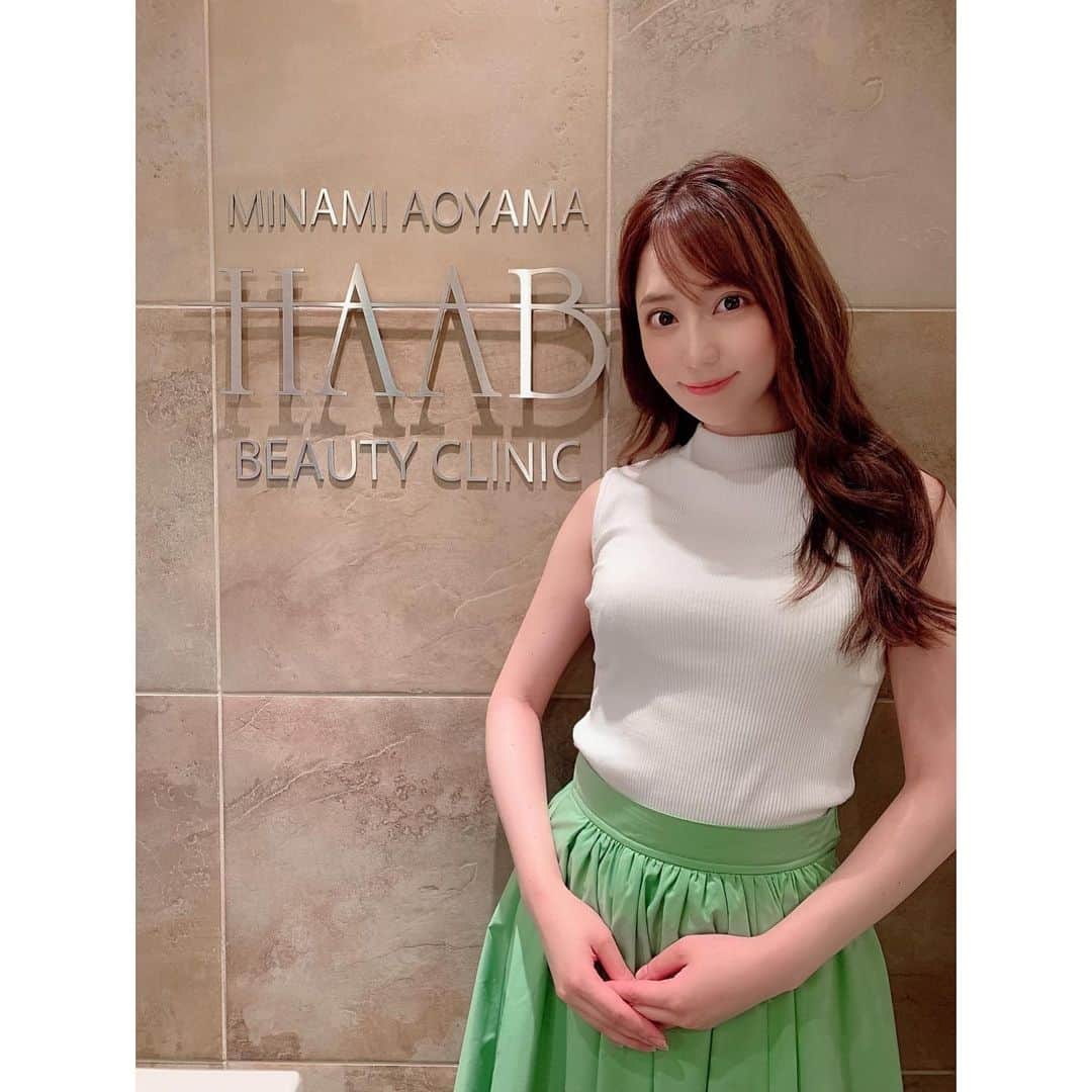 堀尾実咲のインスタグラム：「少しずつお仕事復帰しつつあるので久しぶりに美容活動٩( ᐛ )و  今日は初めて @haab_official へ行ってきました🐰 ・ ・ 最近は美肌活動に力を入れていて、ファンデーションなしでもお出かけできちゃうぐらいの綺麗なお肌を目指しているのでシミ取りをして頂きました😌  サロンは綺麗でスタッフの皆さんも優しくとってもおすすめ🍓  また行きたいサロンです☺️✨ #haabビューティー #南青山ハーブビューティークリニック #美容 #美容クリニック #レーザートーニング #シミ取り #美肌 #エステ #beauty #表参道 #青山 #外苑前」