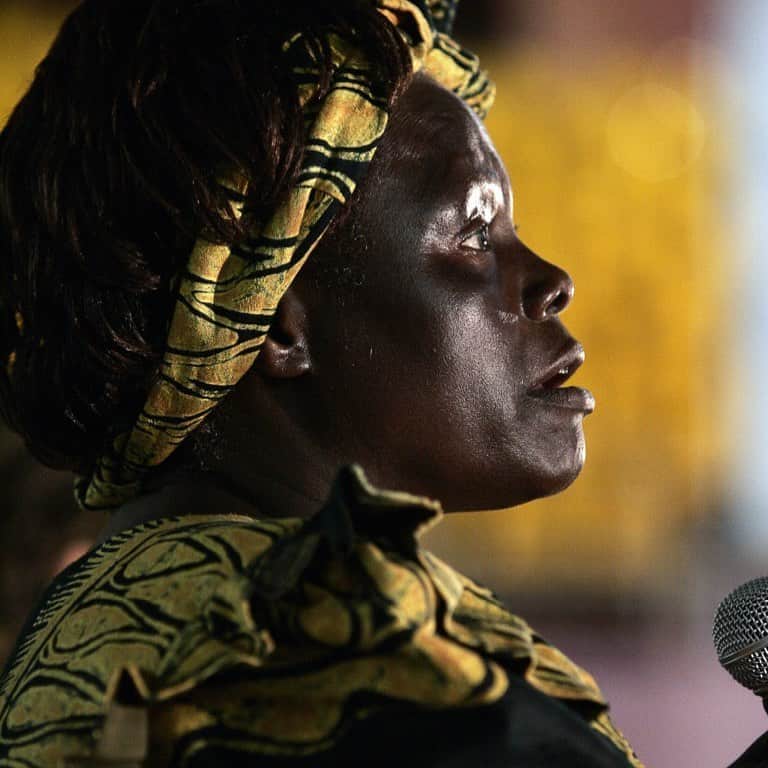 ボニー・ライトのインスタグラム：「the OG environmentalist wangari maathai 💛 if you’ve ever planted a tree for the environment or donated money towards planting a tree look into wangari maathai’s legacy. she knew all along what to do and how to do it. “in the course of history, there comes a time when humanity is called to shift to a new level of consciousness, to reach a higher moral ground. a time when we have to shed our fear and give hope to each other. that time is now.” - wangari maathai  i vow to never ignore the intersection between the environment and social justice. i will work hard, make mistakes and work harder.  #climatejustice #intersectionalenvironmentalism  #blacklivesmatter」