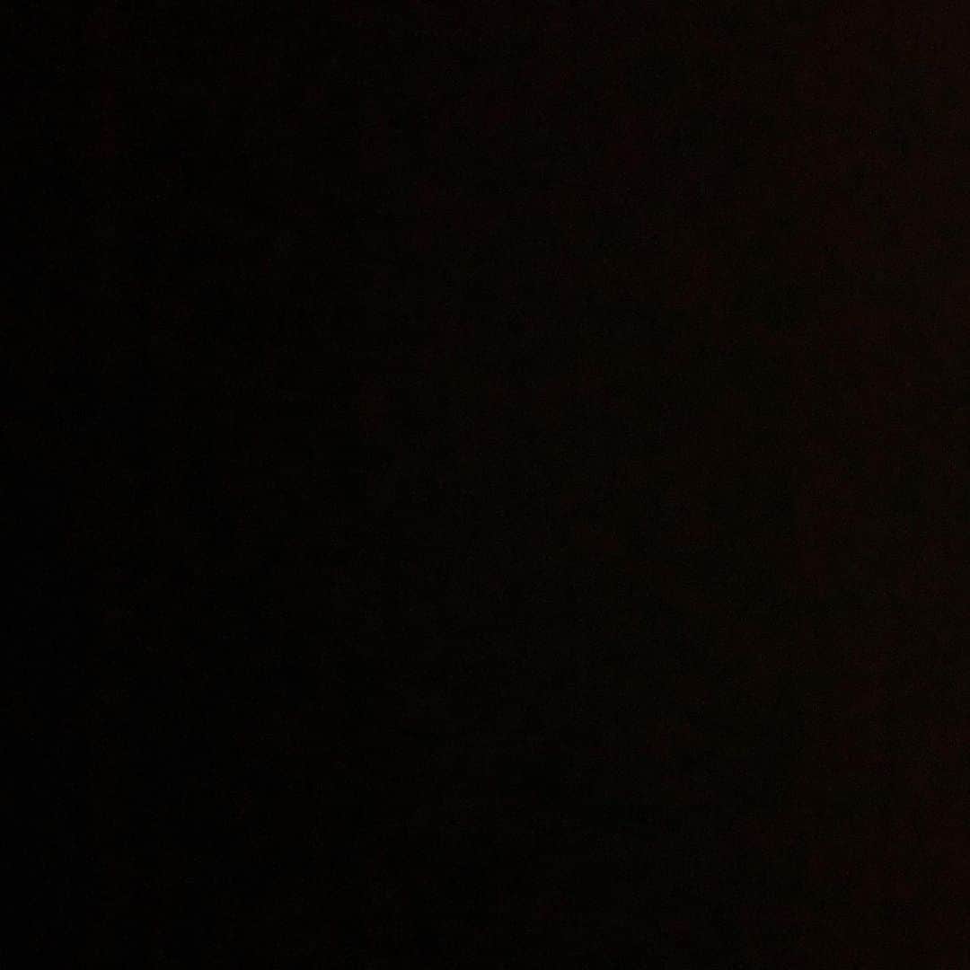 ララ・ストーンのインスタグラム：「B L M ✊🏻✊🏼✊🏽✊🏾✊🏿 #blackouttuesday」