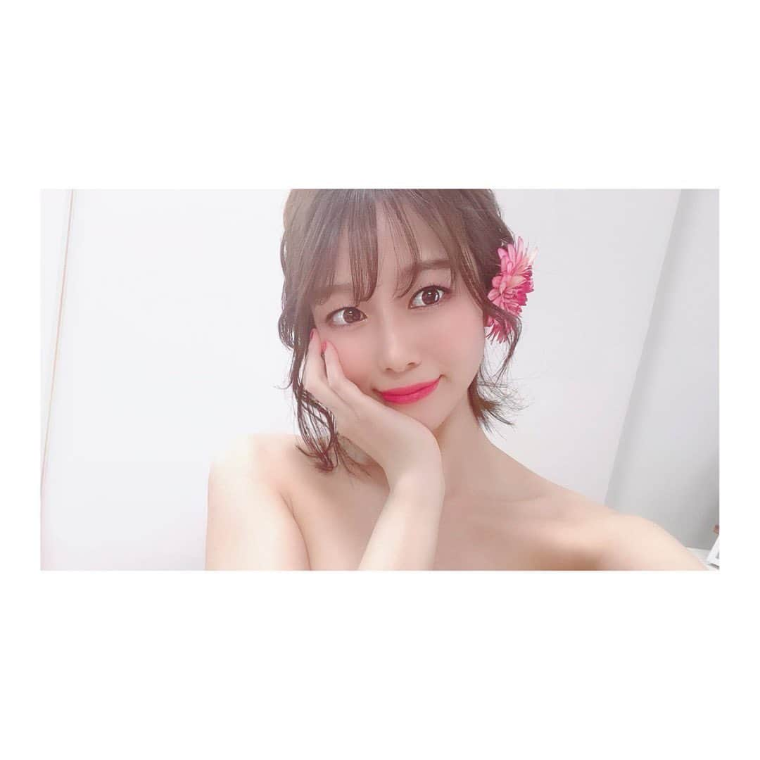 潮田ひかるさんのインスタグラム写真 - (潮田ひかるInstagram)「お花に囲まれた可愛いセクシーな撮影をしてきました🌹グッズ化されるのでみなさんゲットしてくださいね！チェキなども販売されるようなので、また告知します〜🌸🌸 #グラビア撮影 #アート撮影」6月2日 23時19分 - shiotahikaru