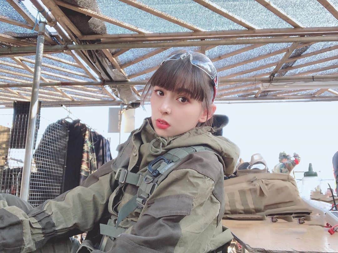アイシスのインスタグラム：「こぬばぬわ！  滝澤いしすです。 みんな元気にしてるかしら！  7月5日、 PEACE COMBAT GAMES Vol.13 ついに開催決定しました！！ 念願のピースコンバットゲームス、 そして念願のサバゲー🥺🥺 ありがたいことです。  みなさん密をさけながら 手洗いうがい消毒ばっちりして楽しんでいきましょう！！ みんなに会えることを 楽しみにしています！！ 申し込みはこちら↓↓ http://u0u0.net/oEwA  #peacecombat #ピースコンバット #peacecombatgames #peacecombatgames13  #サバゲ #サバゲー #サバゲー女子  #airsoft #ミリタリー #military #airsofter #ゴルカ #Gorka #ロシア装備 #テルニャシュカ #Тельняшка #SMERSH #airsoftgirl 帽子は #GLOCK #グロック #glockgirl #サバゲー女子の日常  #サバゲー好きと繋がりたい #サバゲーマーと繋がりたい #airsoftjapan #russiangear #滝澤いしすと趣味の世界」