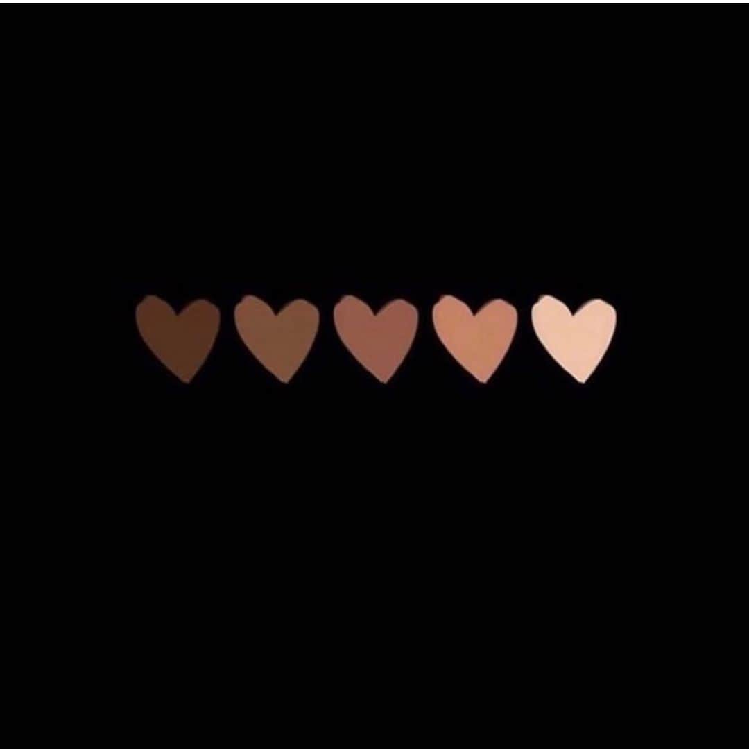 ジェシカ・スターリングのインスタグラム：「#blackouttuesday 🙏🏻」