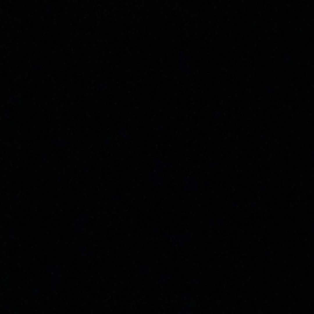 エリオット・ベネットのインスタグラム：「✊🏿✊🏾✊🏽✊🏼✊🏻 #blackouttuesday」