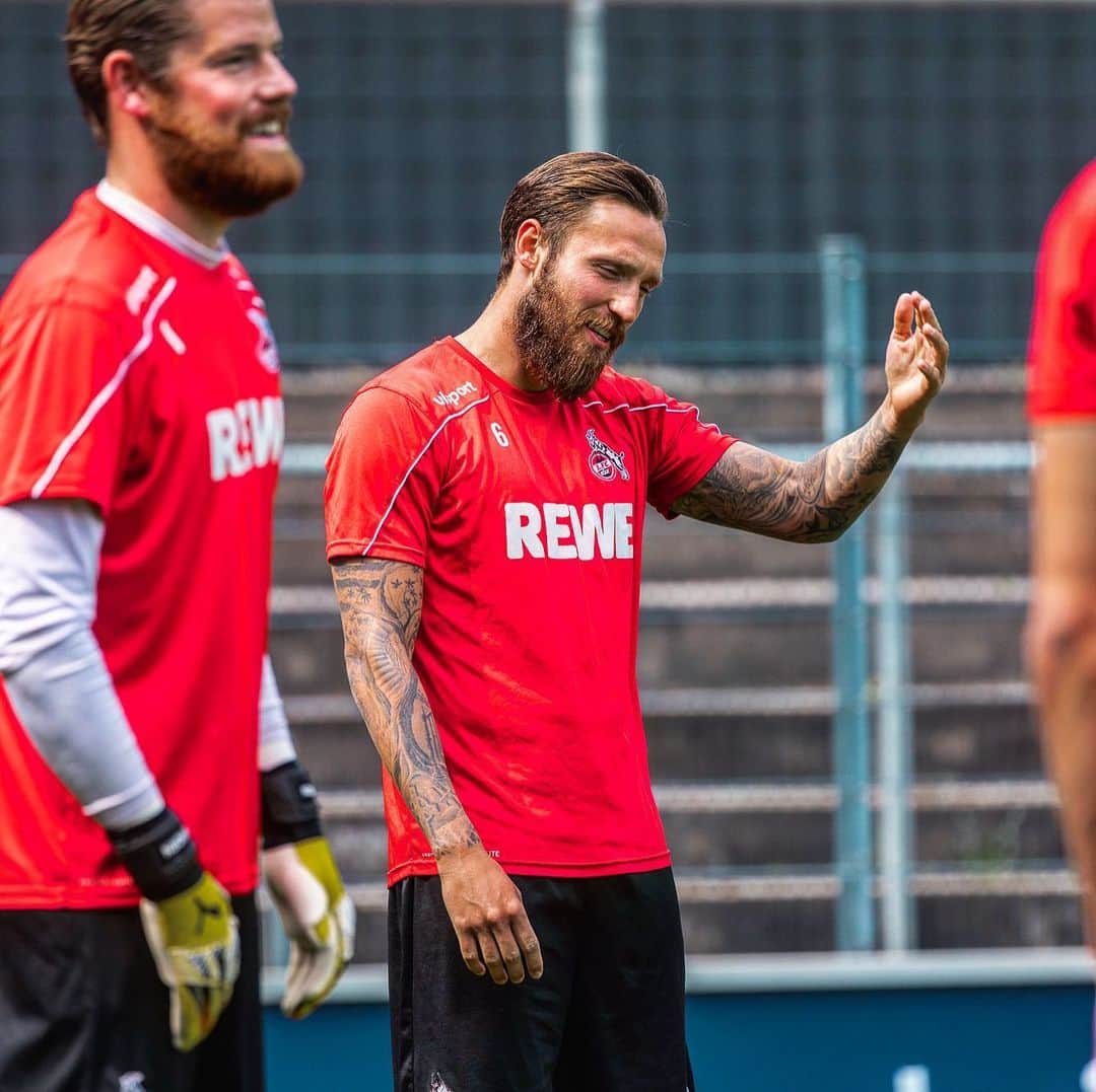 マルコ・ヘーガーのインスタグラム：「Heads up☝🏻 @fckoeln  New week ahead💪🏻 . . #go #on #positivevibes #together #team #blessed #effzeh #fc #köln #cologne #new #week #mh6 #liebedeinestadt #proud」